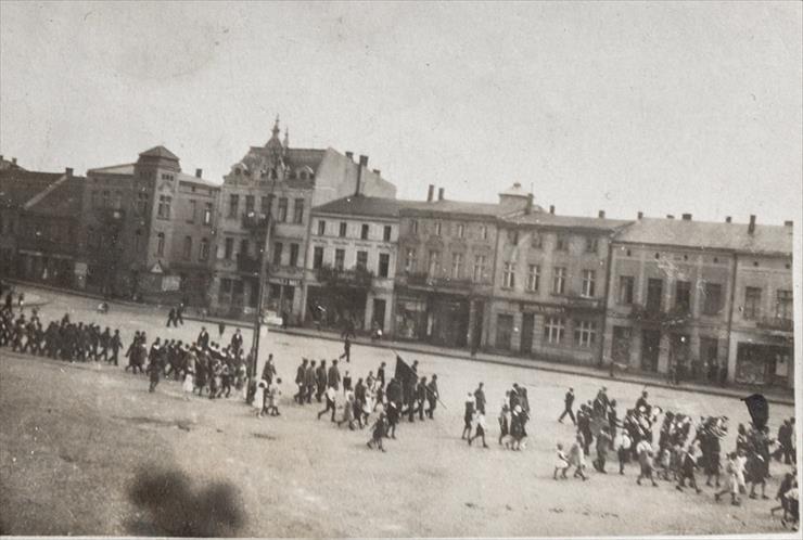 Moje  miasto Wąbrzezno  -dawniej i dziś1 - 1930 ROK -POCHOD.jpg